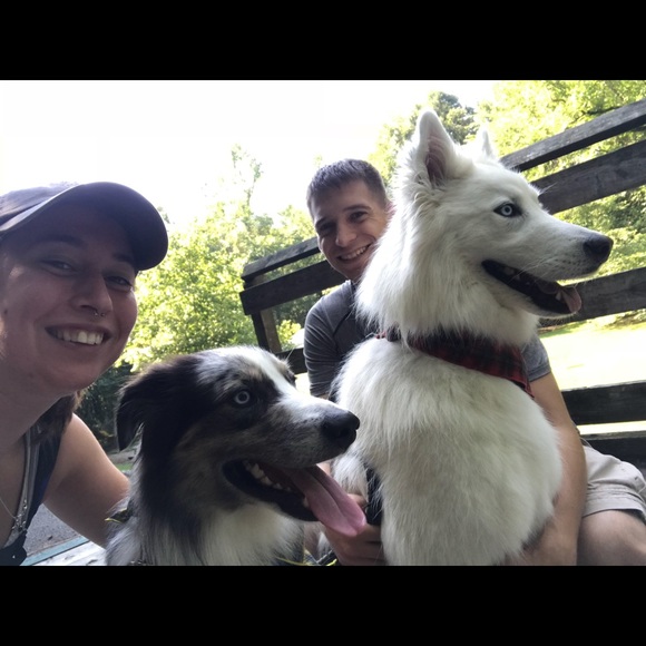 Meet your Posher, Nicole - Picture 3 of 4